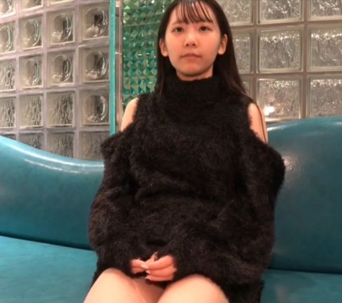 牛仔短裤腿上纹身大奶妹 高清拍摄超近距离 揉穴舔逼非常粉嫩 掐着脖子后入抽插猛操